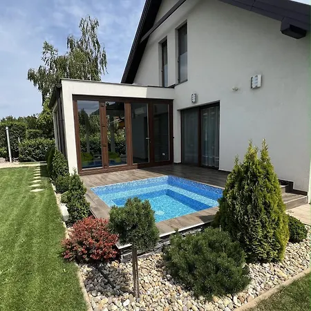 True Gem At The Airport By Newave * Βουδαπέστη